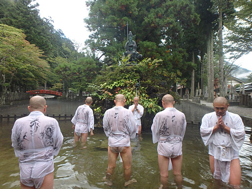 龍泉寺での水行