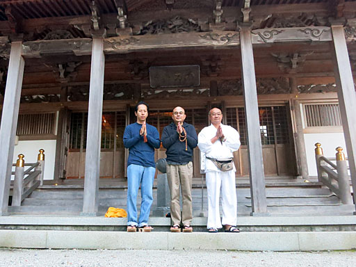 龍泉寺八大龍王堂前