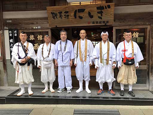 出発の前に記念撮影